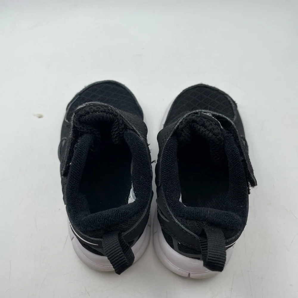 Nike Free Run 2 babies black suede sneakers size 5C